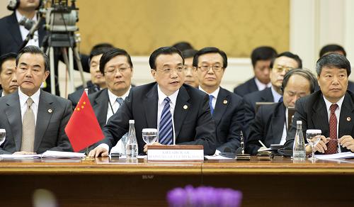 11月29日,上海合作组织成员国总理第十二次会议在乌兹别克斯坦首都塔什干举行。中国国务院总理李克强出席会议。这是李克强出席大范围会谈并发表讲话。新华社记者 李学仁 摄