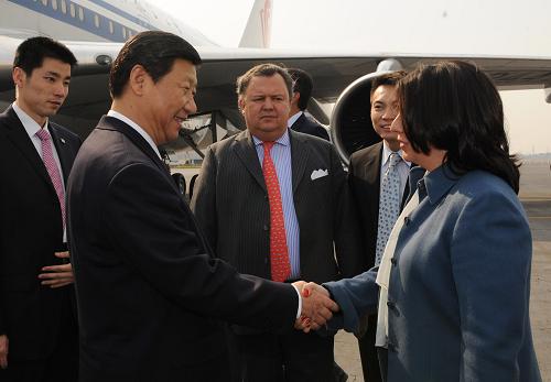 2月9日下午,中国国家副主席习近平抵达墨西哥首都墨西哥城,开始对墨西哥进行为期两天的正式访问。新华社记者 马占成 摄