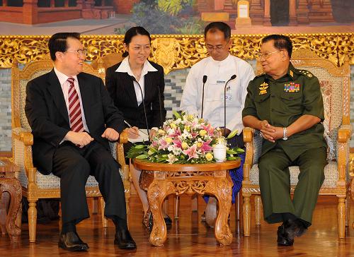 李长春会见缅甸国家和平与发展委员会主席丹瑞 3月26日,中共中央政治局常委李长春在缅甸首都内比都会见缅甸国家和平与发展委员会主席丹瑞。 新华社记者 刘建生 摄