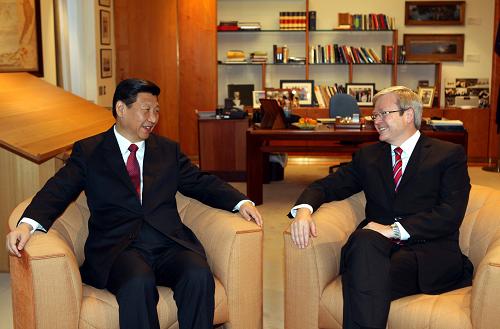 当地时间6月21日,正在澳大利亚访问的国家副主席习近平在堪培拉同陆克文总理举行会谈。这是习近平与陆克文在总理办公室交谈。新华社记者 刘卫兵 摄