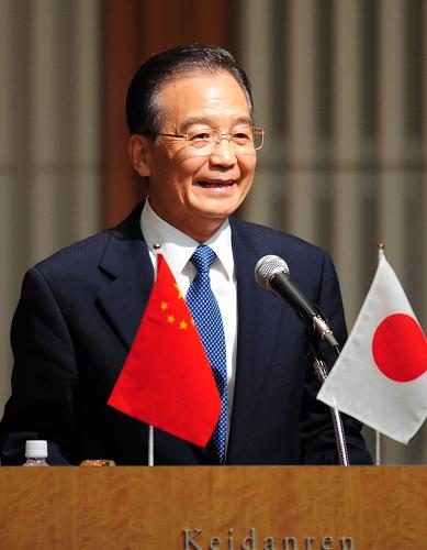 5月31日,中国国务院总理温家宝在东京出席日本经济团体举办的欢迎午餐会。这是温家宝在欢迎午餐会上致辞。