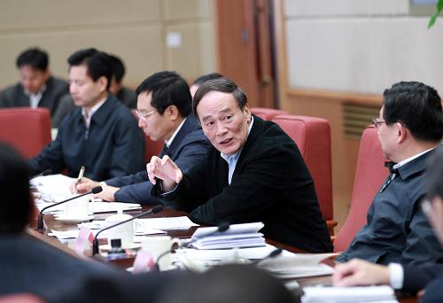 11月16日,中共中央政治局委员、国务院副总理王岐山在北京主持召开全国打击侵犯知识产权和制售假冒伪劣商品专项行动领导小组全体会议。新华社记者刘卫兵摄