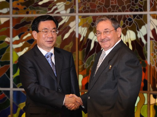 6月23日,中共中央政治局常委、中央纪委书记贺国强在哈瓦那会见古共中央第二书记、国务委员会主席兼部长会议主席劳尔· 卡斯特罗。 新华社记者 马占成 摄