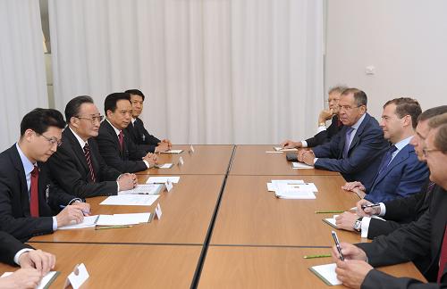 9月16日,中国全国人大常委会委员长吴邦国在莫斯科会见俄罗斯总统梅德韦杰夫。新华社记者 谢环驰 摄