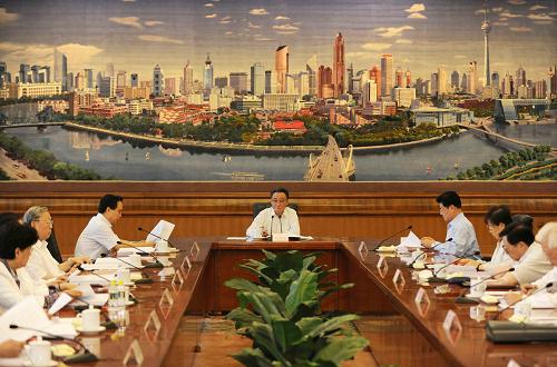6月15日,十一届全国人大常委会第二十五次委员长会议在北京人民大会堂举行。吴邦国委员长主持会议。 新华社记者李涛摄