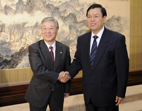 1月8日,中国国务院副总理张德江在北京中南海紫光阁会见出席“中日绿色经济·资源循环政策研讨会”的日立公司总裁中西宏明等日方主要代表。新华社记者 谢环驰 摄