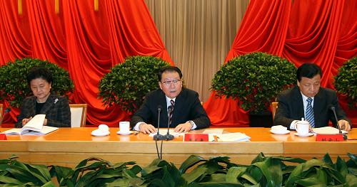 李长春在中央党校作学习贯彻党的十七届六中全会精神报告 11月2日,中共中央政治局常委李长春在中央党校作学习贯彻党的十七届六中全会精神的报告。 新华社记者 姚大伟 摄