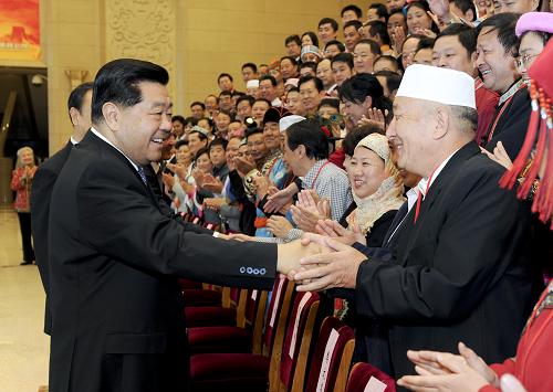 9月20日,中共中央政治局常委、全国政协主席贾庆林在北京亲切会见全国少数民族参观团,代表党中央、国务院向他们表示热烈欢迎并致以亲切问候和良好祝愿。新华社记者 马占成 摄