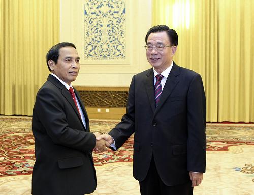 9月22日,中共中央政治局常委、中央纪委书记贺国强在北京人民大会堂会见由老挝人民革命党中央政治局委员、中央纪委主任本通·吉玛尼率领的老挝人民革命党中央纪委代表团。新华社记者 丁林 摄