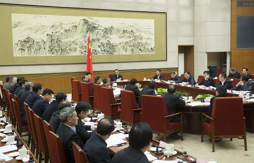 1月17日,国务院总理李克强在北京中南海主持召开座谈会,听取专家学者和企业界人士对《政府工作报告(征求意见稿)》的意见和建议。新华社记者 黄敬文 摄