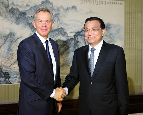 5月31日,国务院副总理李克强在北京中南海紫光阁会见英国前首相布莱尔。 新华社记者 李涛 摄