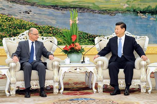 习近平会见阿根廷外长齐默尔曼 9月9日,国家副主席习近平在北京人民大会堂会见来访的阿根廷外长黑克托尔·齐默尔曼。 新华社记者 李涛 摄
