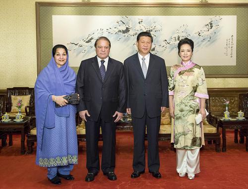 7月4日,中国国家主席习近平在北京钓鱼台国宾馆会见巴基斯坦总理谢里夫。新华社记者 李学仁 摄