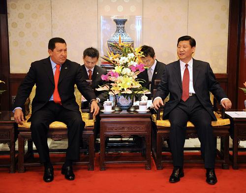 4月9日,中国国家副主席习近平在北京钓鱼台国宾馆会见委内瑞拉总统查韦斯。新华社记者 谢环驰 摄