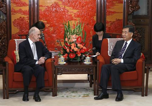 6月28日,中国国务院副总理汪洋在北京中南海会见美国前总统国家安全事务助理斯考克罗夫特。新华社记者 庞兴雷 摄