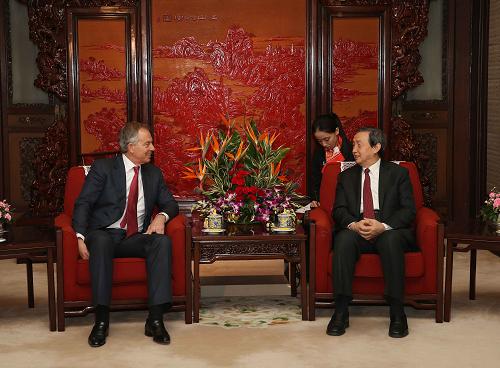 12月16日,中国国务院副总理马凯在北京中南海会见英国前首相布莱尔。新华社记者 刘卫兵 摄