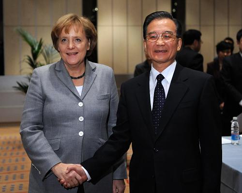 12月17日,国务院总理温家宝在哥本哈根会见德国总理默克尔。新华社记者 刘建生 摄