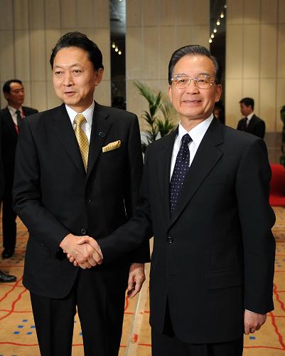 12月17日,国务院总理温家宝在哥本哈根会见日本首相鸠山由纪夫。新华社记者 刘建生 摄