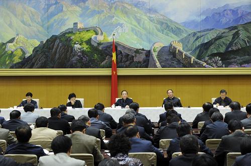 11月5日,国务院在北京召开全国知识产权保护与执法工作电视电话会议,温家宝总理作重要讲话。新华社记者 饶爱民 摄