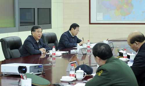1月9日,国务院副总理汪洋到武警森林指挥部考察调研,慰问武警森林部队官兵。新华社记者 张铎 摄