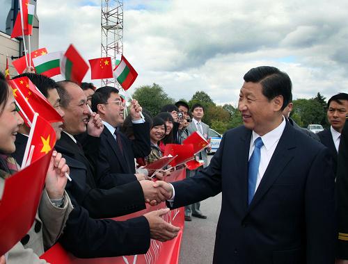 10月14日,中国国家副主席习近平抵达索非亚,开始对保加利亚进行正式访问。 新华社记者 兰红光 摄