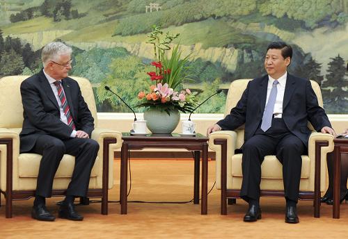 6月27日,国家副主席习近平在北京人民大会堂会见斯洛文尼亚议长甘塔尔。新华社记者 张铎 摄