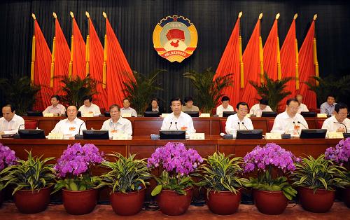 6月17日,政协十一届全国委员会常务委员会第六次会议在北京举行全体会议。中共中央政治局常委、全国政协主席贾庆林出席。 新华社记者 张铎 摄