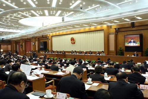 12月24日,十一届全国人大常委会第六次会议在北京人民大会堂举行第二次全体会议,吴邦国委员长出席会议。新华社记者 刘卫兵 摄