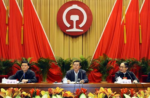 1月7日,中共中央政治局委员、国务院副总理张德江在北京出席全国铁路工作会议并讲话。新华社记者谢环驰摄