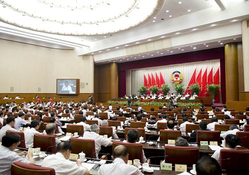 6月21日,政协十一届全国委员会常务委员会第十八次会议顺利完成各项议程后在京闭幕。中共中央政治局常委、全国政协主席贾庆林出席闭幕会并讲话。 新华社记者 王晔 摄