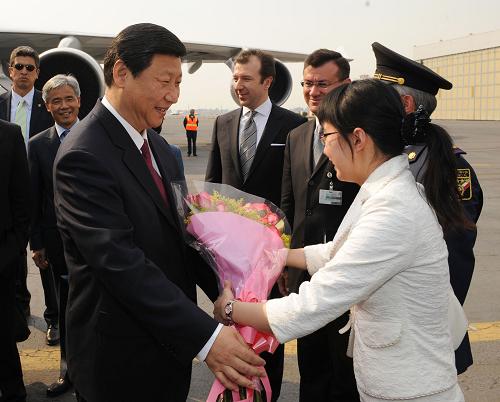 2月9日下午,中国国家副主席习近平抵达墨西哥首都墨西哥城,开始对墨西哥进行为期两天的正式访问。新华社记者 马占成 摄