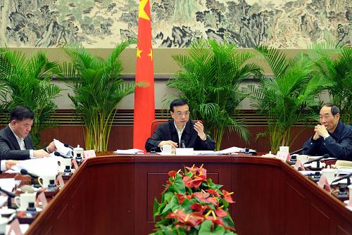 1月18日,中共中央政治局常委、国务院副总理、国务院深化医药卫生体制改革领导小组组长李克强主持召开国务院深化医药卫生体制改革领导小组第八次全体会议并讲话。新华社记者 张铎 摄
