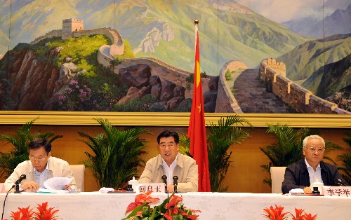9月26日,全国救灾救助工作会议在北京召开,中共中央政治局委员、国务院副总理回良玉出席会议并讲话。新华社记者 黄敬文 摄