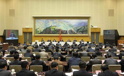 3月15日,国务院在北京召开全国森林草原防火工作电视电话会议。中共中央政治局委员、国务院副总理回良玉出席会议并讲话。新华社记者丁林摄