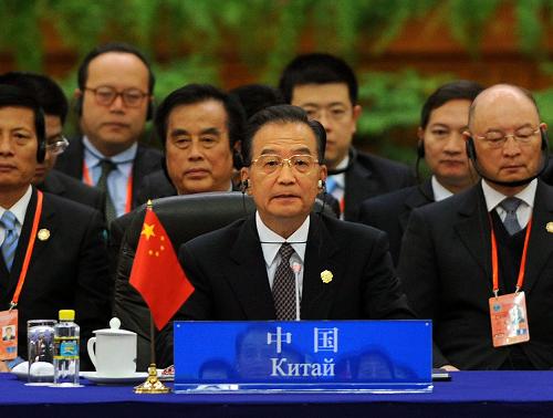 10月14日,上海合作组织成员国总理第八次会议在北京人民大会堂举行。这是中国国务院总理温家宝在发言。 新华社记者李涛摄