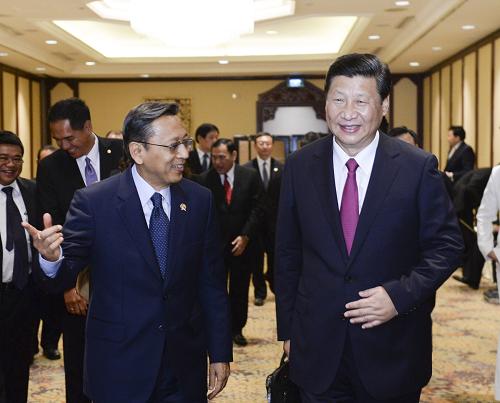 10月3日,国家主席习近平在雅加达会见印度尼西亚副总统布迪奥诺。新华社记者 李学仁 摄