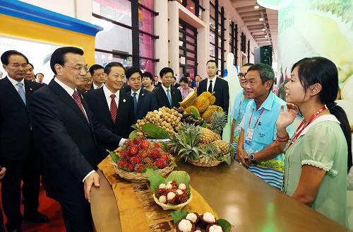 9月3日,中共中央政治局常委、国务院总理李克强在南宁参观中国-东盟博览会展馆。新华社记者 姚大伟 摄
