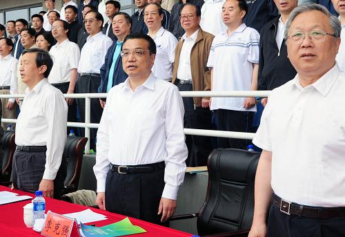 5月28日,由中央国家机关工委和国家体育总局主办的中央国家机关第三届职工运动会在国家奥林匹克体育中心举行开幕式,中共中央政治局常委、国务院副总理李克强宣布运动会开幕。 新华社记者 张铎 摄