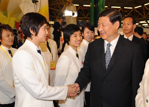习近平会见北京奥运会、残奥会香港体育代表团成员和志愿者、义工代表 新华社照片, 香港,2008年7月6日 习近平会见北京奥运会、残奥会香港体育代表团成员和志愿者、义工代表 7月6日,国家副主席习近平在香港会见北京奥运会、残奥会香港体育代表团成员和志愿者、义工代表。 新华社记者黄敬文摄