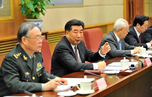 2月4日,全国双拥工作领导小组在北京召开全体会议。中共中央政治局委员、国务院副总理、全国双拥工作领导小组组长回良玉出席会议并讲话。新华社记者 谢环驰 摄