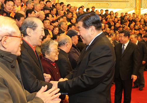 11月28日,中国老区建设促进会成立20周年总结表彰大会在北京举行。会前,中共中央政治局常委、全国政协主席贾庆林在北京人民大会堂会见出席总结表彰大会的代表并发表重要讲话。