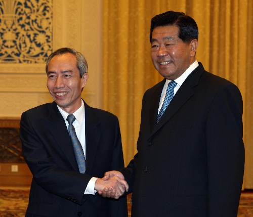 10月27日,全国政协主席贾庆林在北京人民大会堂会见越南祖国阵线中央委员会主席黄担。新华社记者 姚大伟 摄