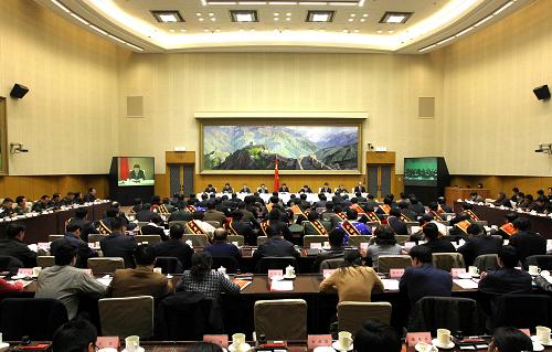 3月1日,国务院召开全国森林草原防火工作电视电话会议。中共中央政治局委员、国务院副总理回良玉出席会议并讲话。 新华社记者 丁林 摄