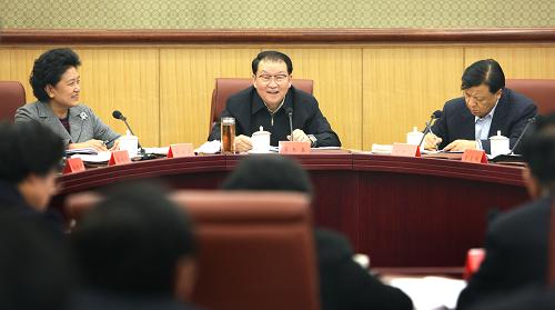 1月13日,中央精神文明建设指导委员会在北京召开全体会议,研究部署当前和今后一个时期精神文明建设工作。中共中央政治局常委、中央精神文明建设指导委员会主任李长春主持会议并讲话。新华社记者 姚大伟 摄