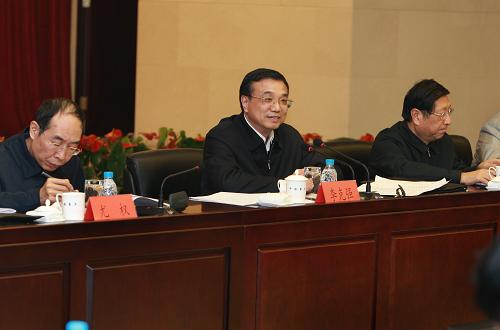 1月6日,中共中央政治局常委、国务院副总理李克强来到中国船舶重工集团,考察能源技术装备和管理服务情况,并出席现场会。这是李克强在现场会上讲话。新华社记者庞兴雷摄
