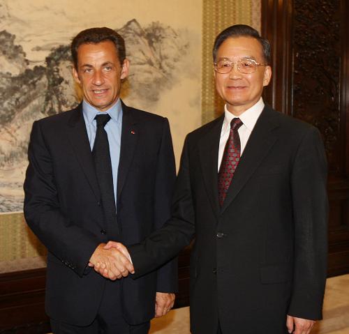 8月8日,中国国务院总理温家宝在北京会见前来出席北京奥运会开幕式的法国总统萨科齐。 新华社记者刘卫兵摄