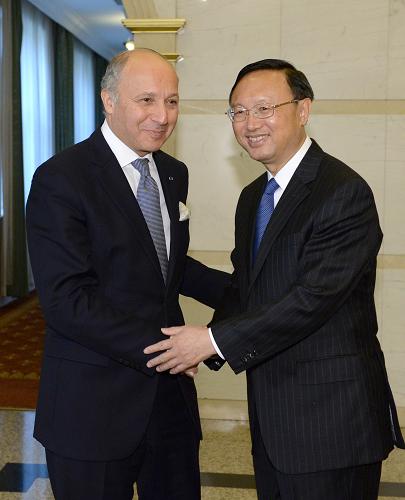 4月12日,中国国务委员杨洁篪在北京会见法国外长法比尤斯。新华社记者 马占成 摄