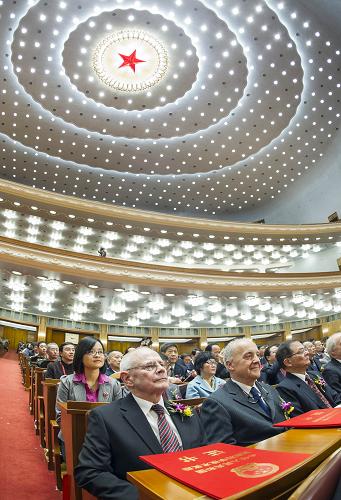 国家科学技术奖励大会在北京举行 1月10日,中共中央、国务院在北京隆重举行国家科学技术奖励大会。 新华社记者王晔摄