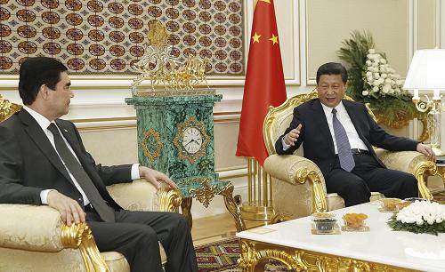 9月3日,中国国家主席习近平在阿什哈巴德同土库曼斯坦总统别尔德穆哈梅多夫举行会谈。新华社记者 鞠鹏 摄