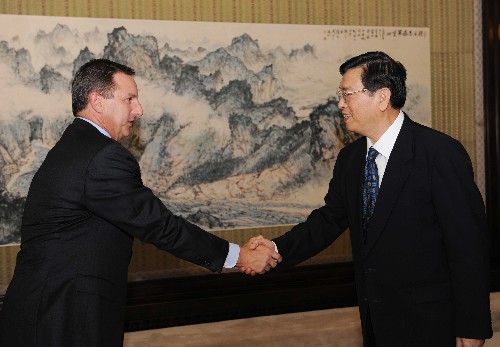 张德江会见美国惠普公司董事长兼首席执行官 7月31日,国务院副总理张德江在北京中南海紫光阁会见美国惠普公司董事长兼首席执行官马克·赫德。 新华社记者饶爱民摄